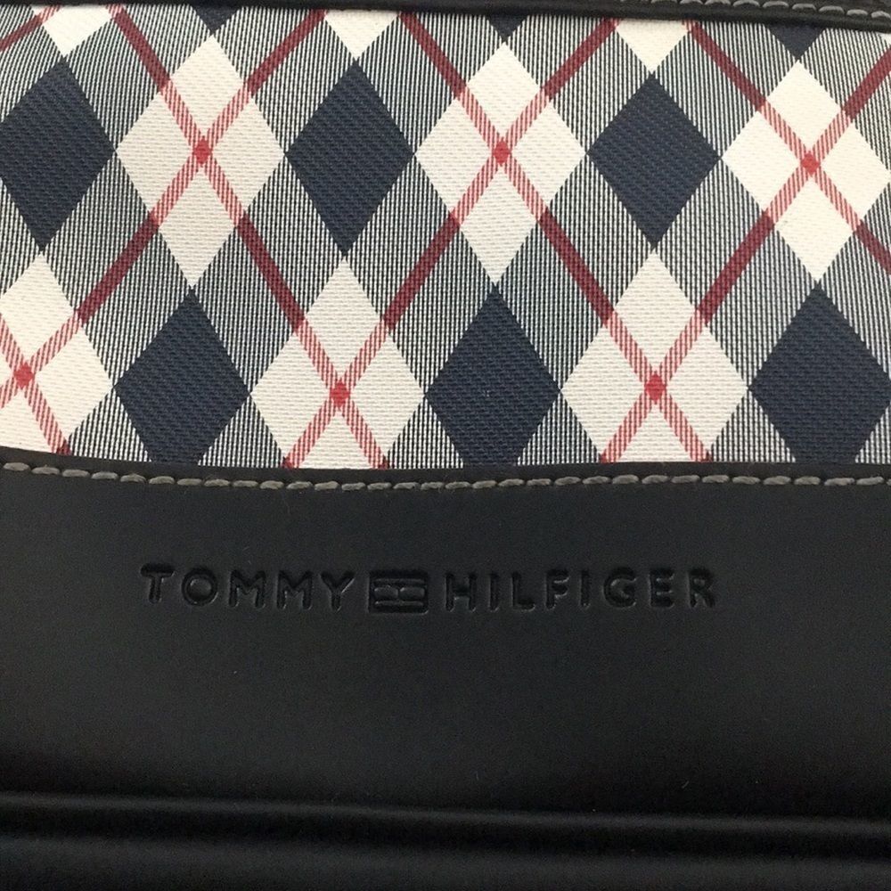 Tommy Hilfiger Small Clutch Purse - Picture 6 of 9